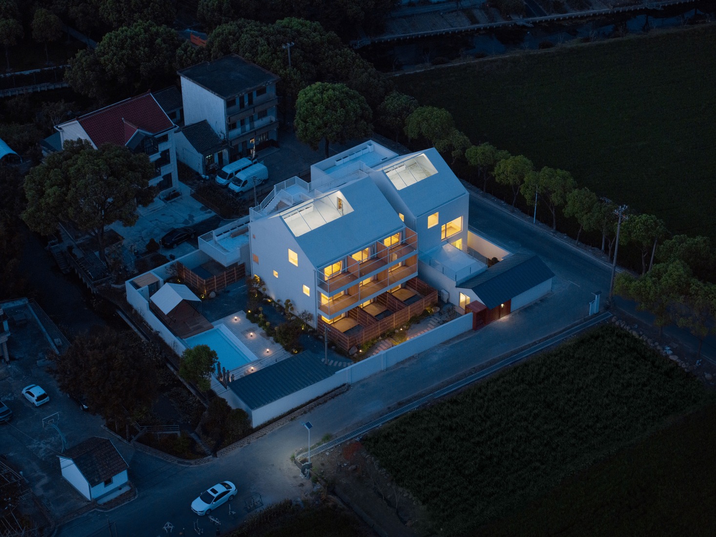 Guesthouse and Inner Courtyard at Night 1. The Catcher guesthouse by Team_BLDG. Photograph by Hu Siyuan.