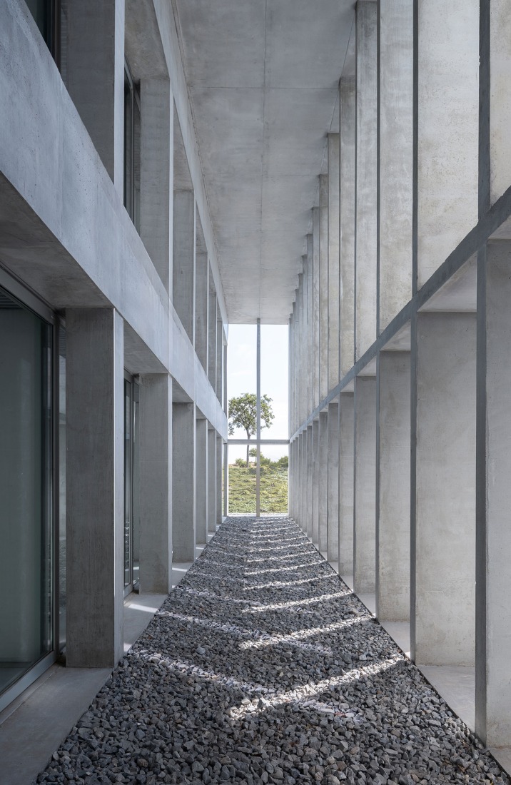 Facultad de Turismo por Vaillo +Architects. Fotografía por Rubén Pérez Bescós.