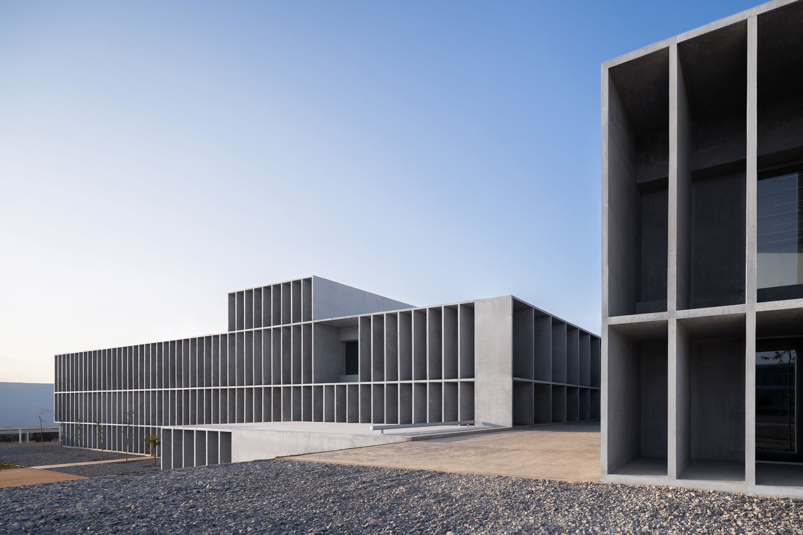 Facultad de Turismo por Vaillo +Architects. Fotografía por Rubén Pérez Bescós.