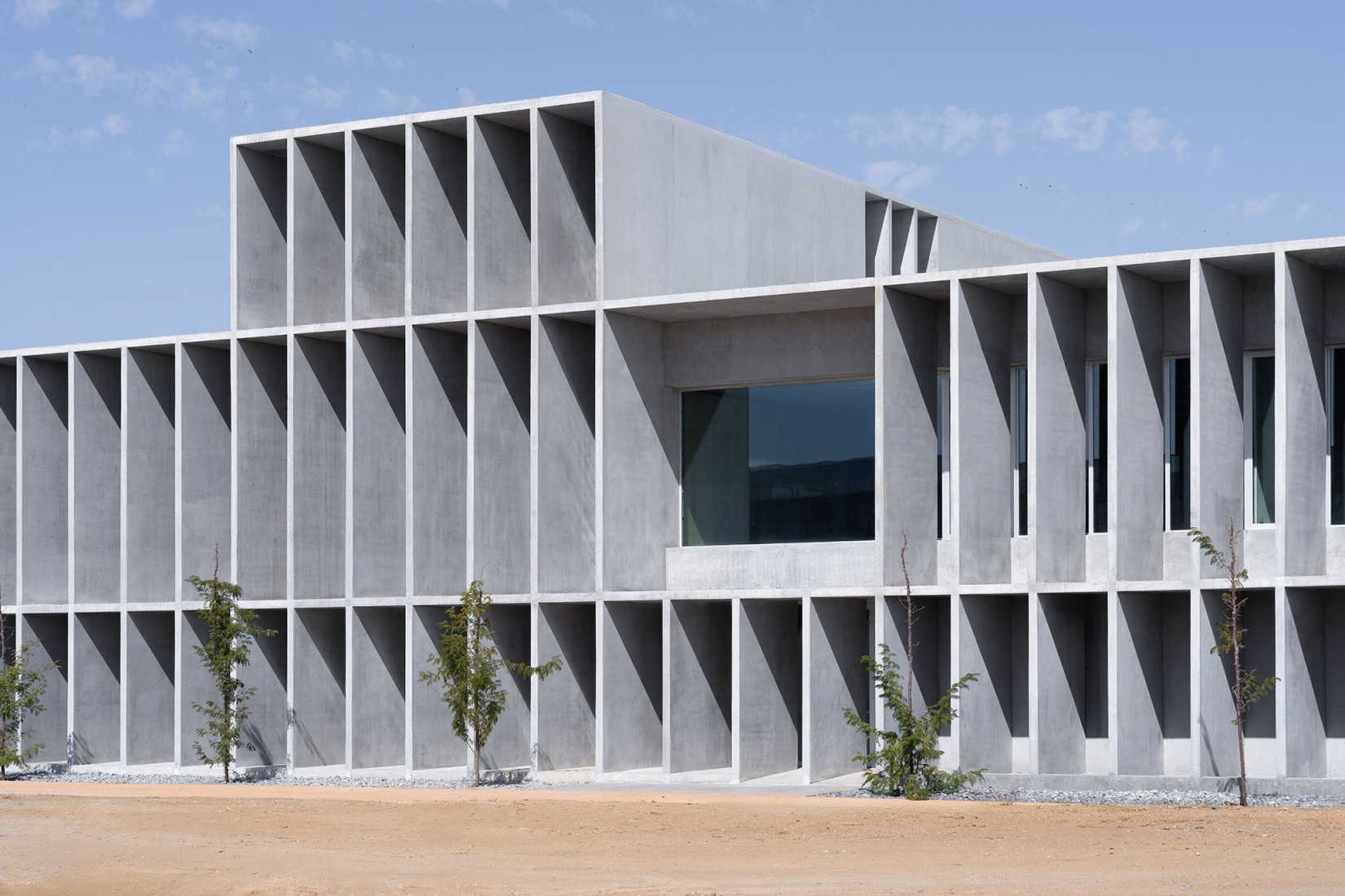 Facultad de Turismo por Vaillo +Architects. Fotografía por Rubén Pérez Bescós.