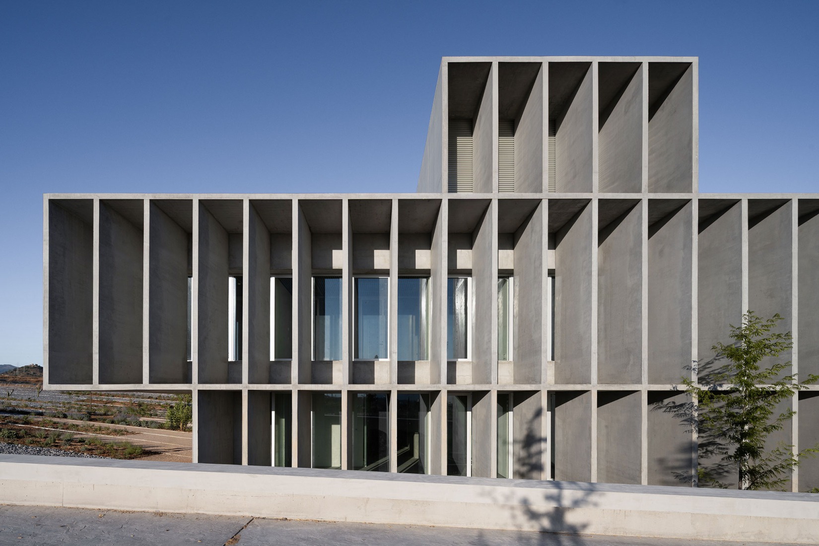 Facultad de Turismo por Vaillo +Architects. Fotografía por Rubén Pérez Bescós.