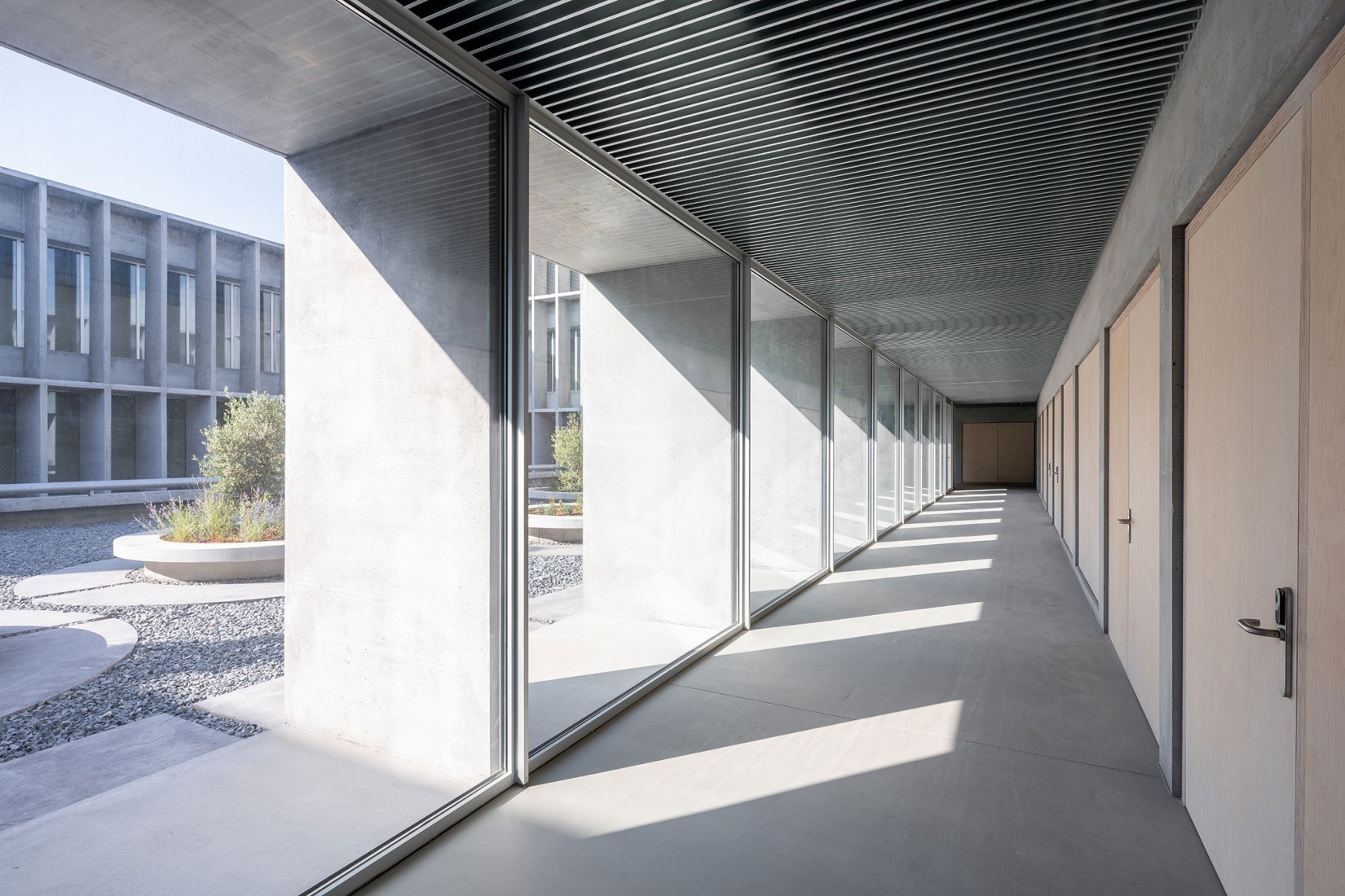 Facultad de Turismo por Vaillo +Architects. Fotografía por Rubén Pérez Bescós.