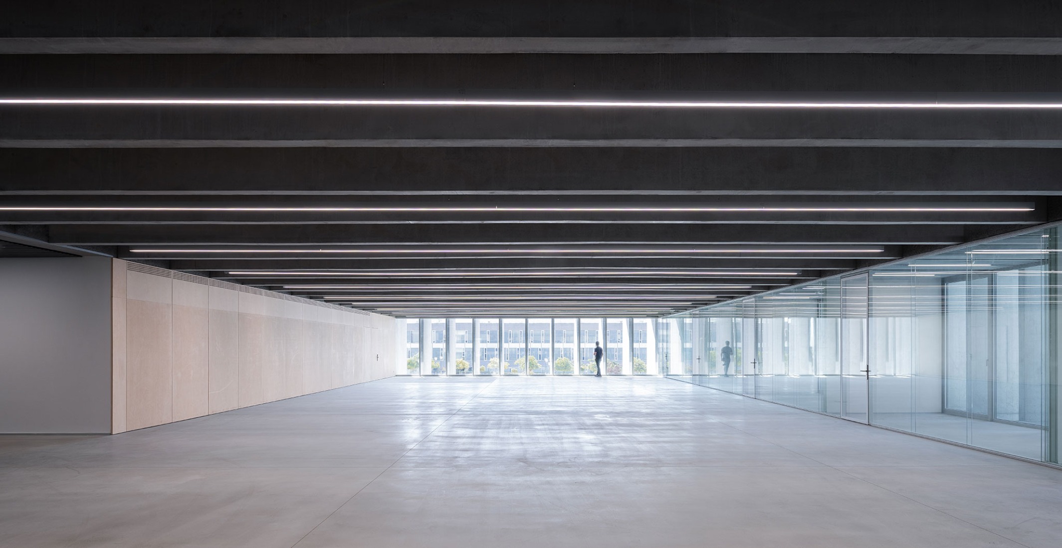 Facultad de Turismo por Vaillo +Architects. Fotografía por Rubén Pérez Bescós.