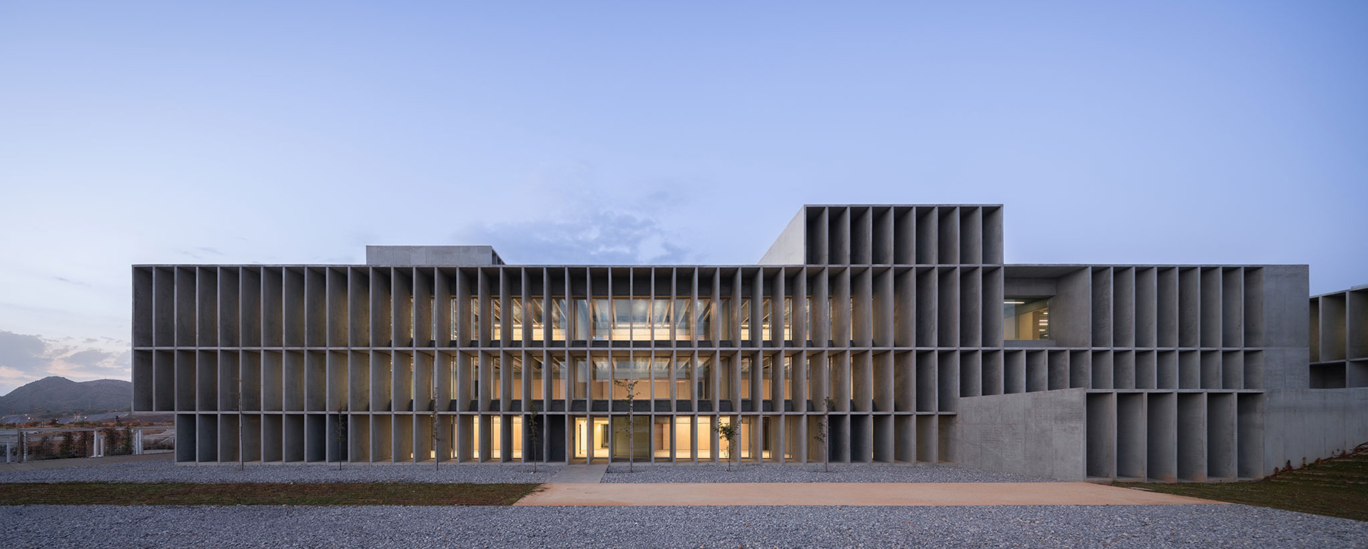 Facultad de Turismo por Vaillo +Architects. Fotografía por Rubén Pérez Bescós.