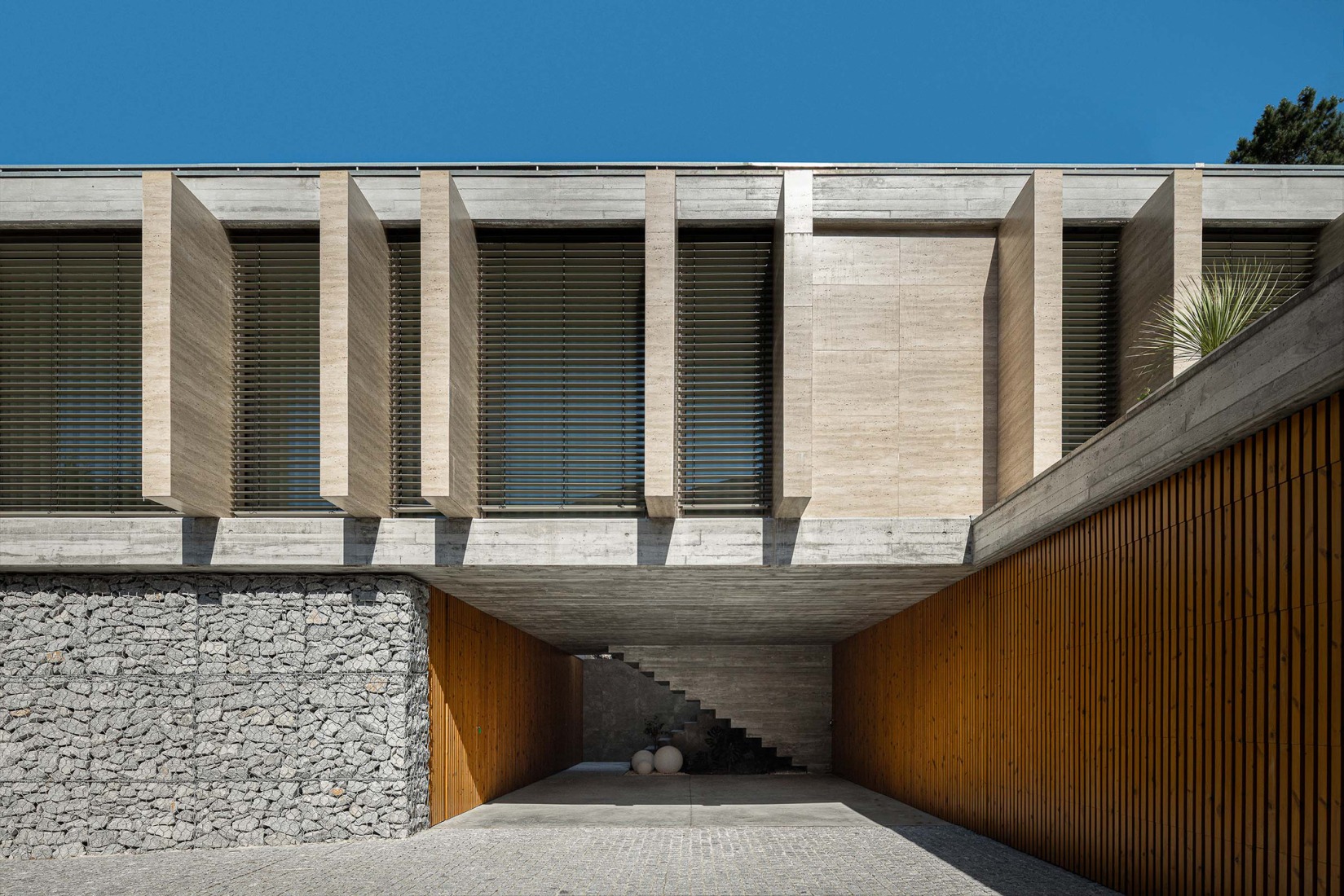 Habitação CL por Artequitectos. Fotografía por Ivo Tavares Studio.