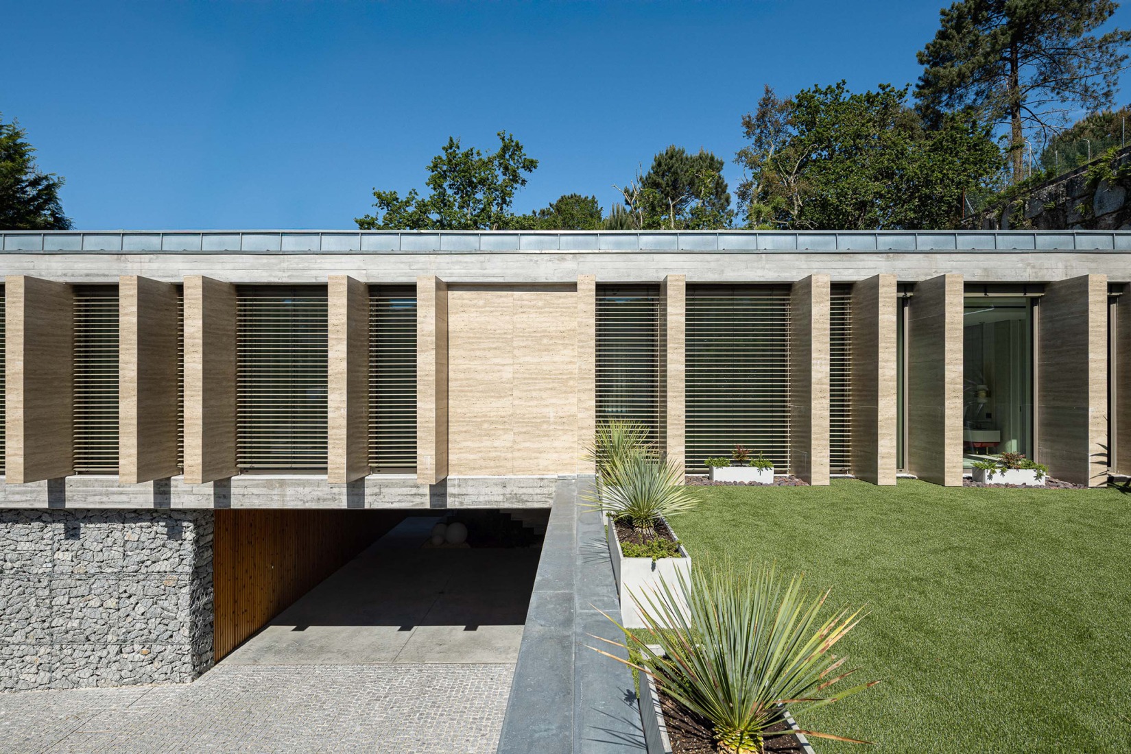 Habitação CL por Artequitectos. Fotografía por Ivo Tavares Studio.