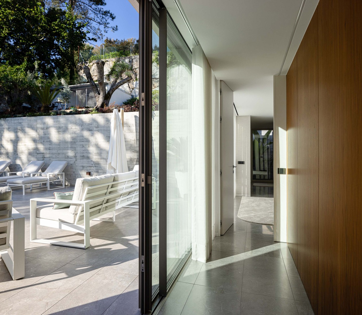 Habitação CL por Artequitectos. Fotografía por Ivo Tavares Studio.