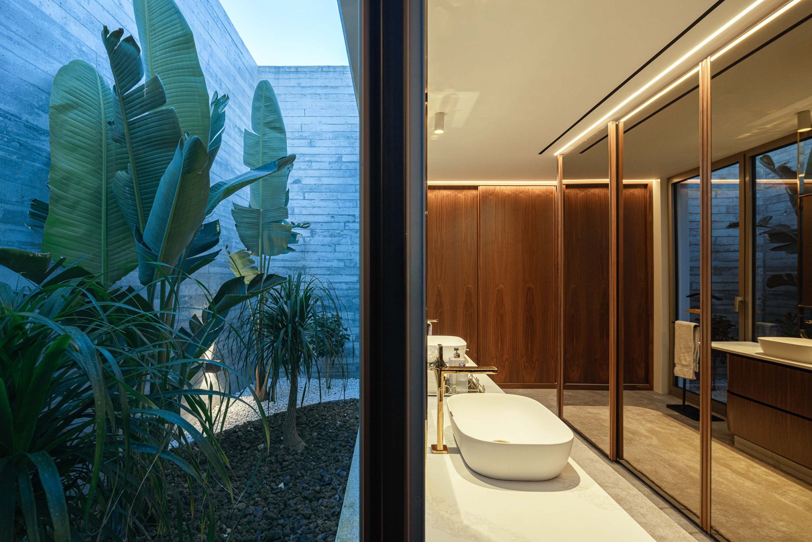 Habitação CL por Artequitectos. Fotografía por Ivo Tavares Studio.