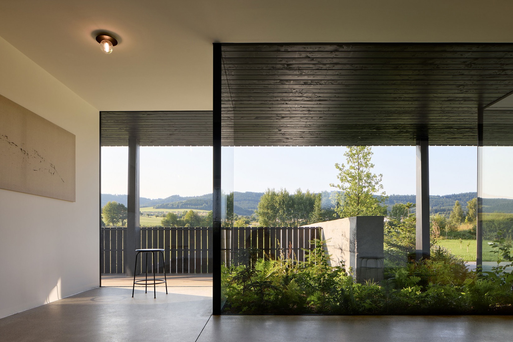 Sede central y sala de exposición de Janošík por Jakub Janošík. Fotografía por Filip Beránek.