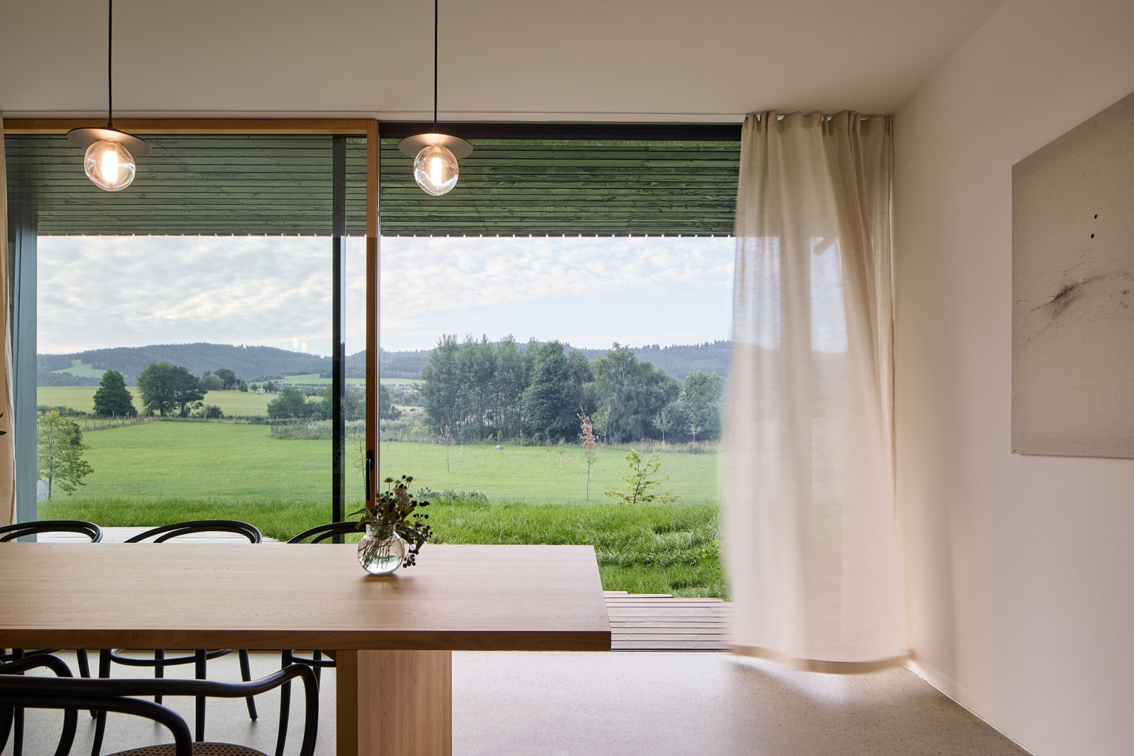 Sede central y sala de exposición de Janošík por Jakub Janošík. Fotografía por Filip Beránek.