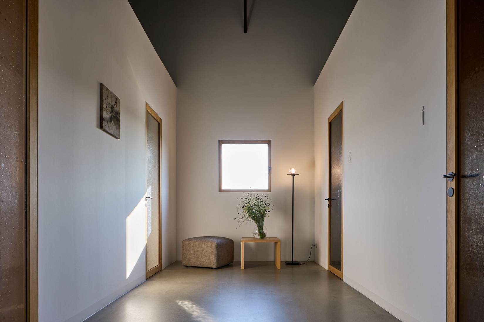 Sede central y sala de exposición de Janošík por Jakub Janošík. Fotografía por Filip Beránek.