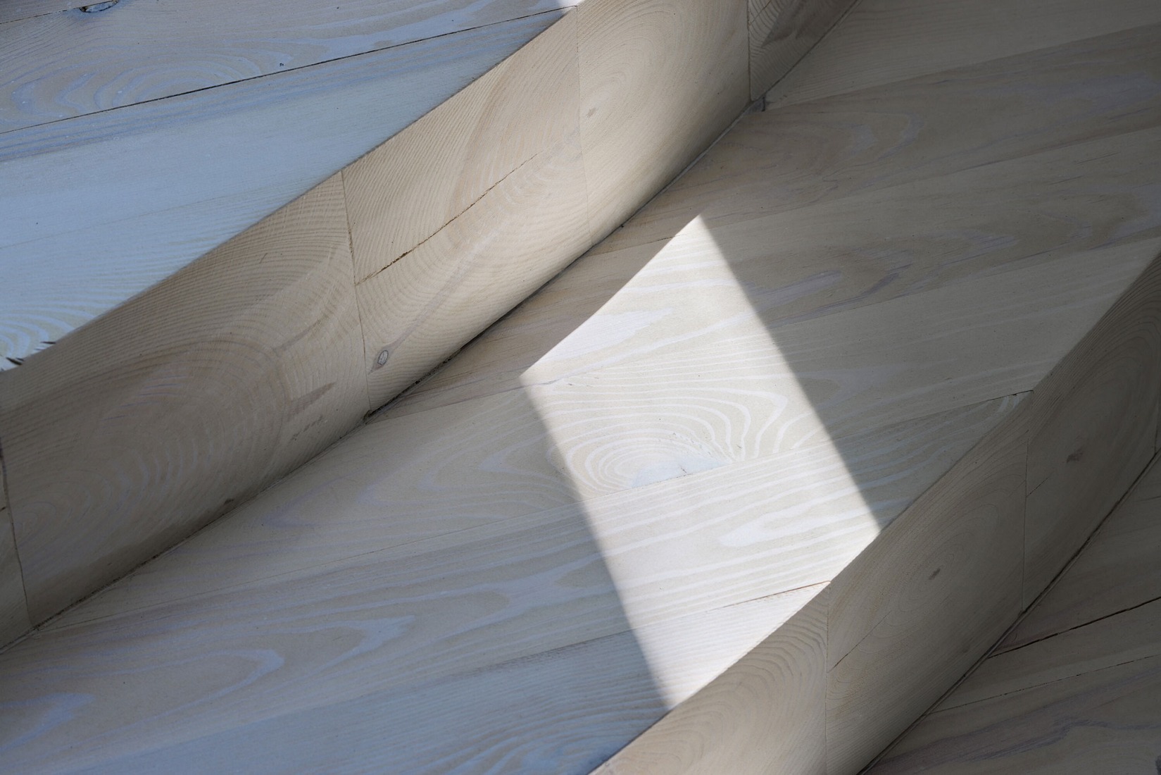 Sede central y sala de exposición de Janošík por Jakub Janošík. Fotografía por Filip Beránek.