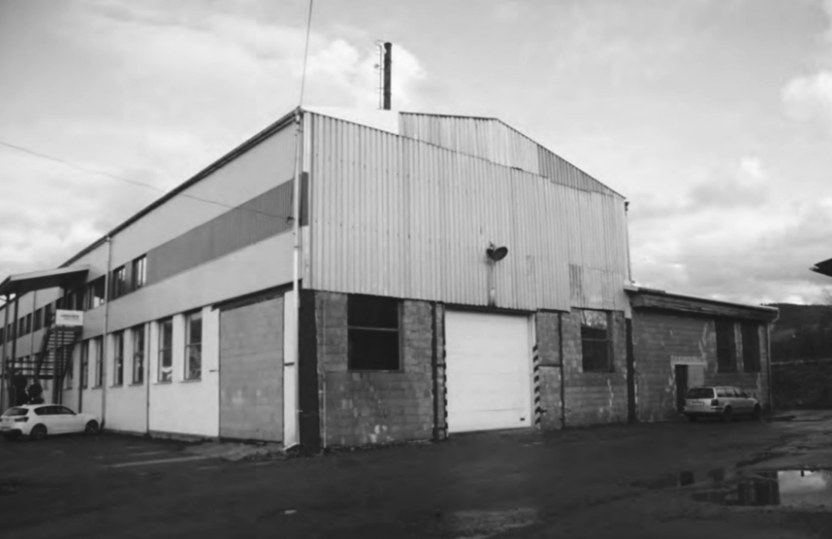 Estado original. Sede central y sala de exposición de Janošík por Jakub Janošík.