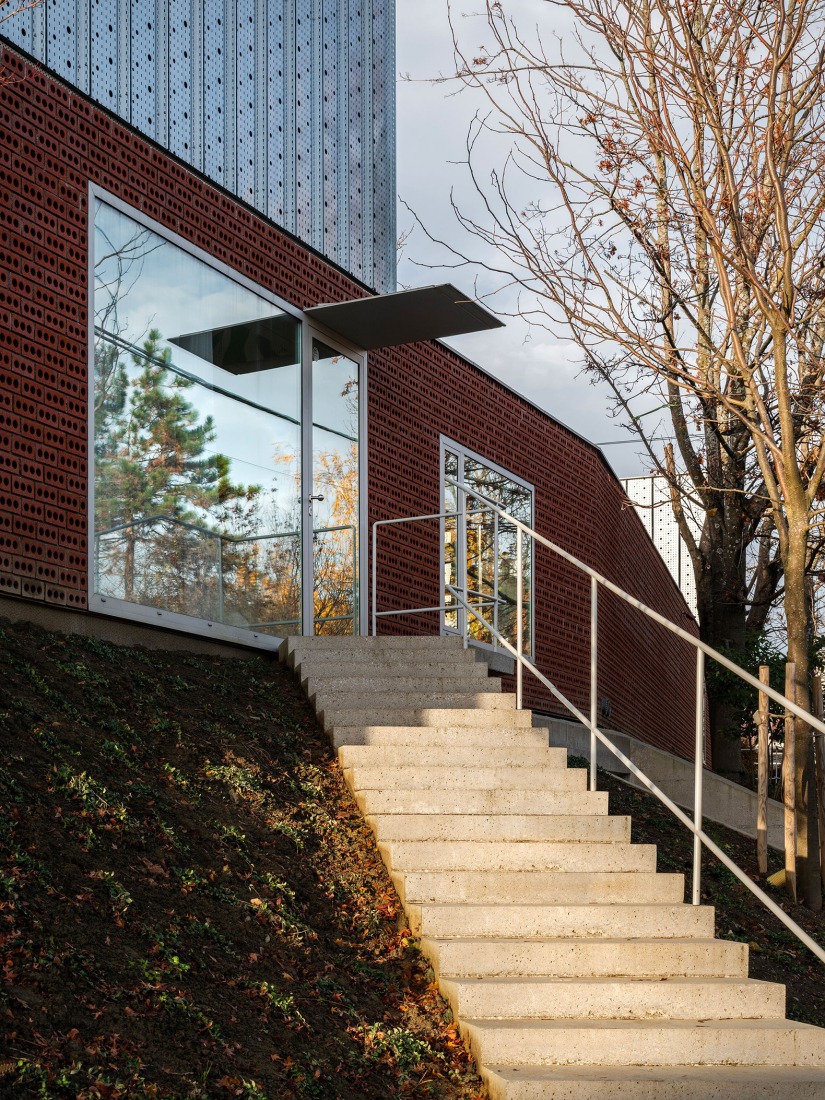 Double Villa Bukovac by njiric+ arhitekti. Photograph by Bosnic+Dorotic.