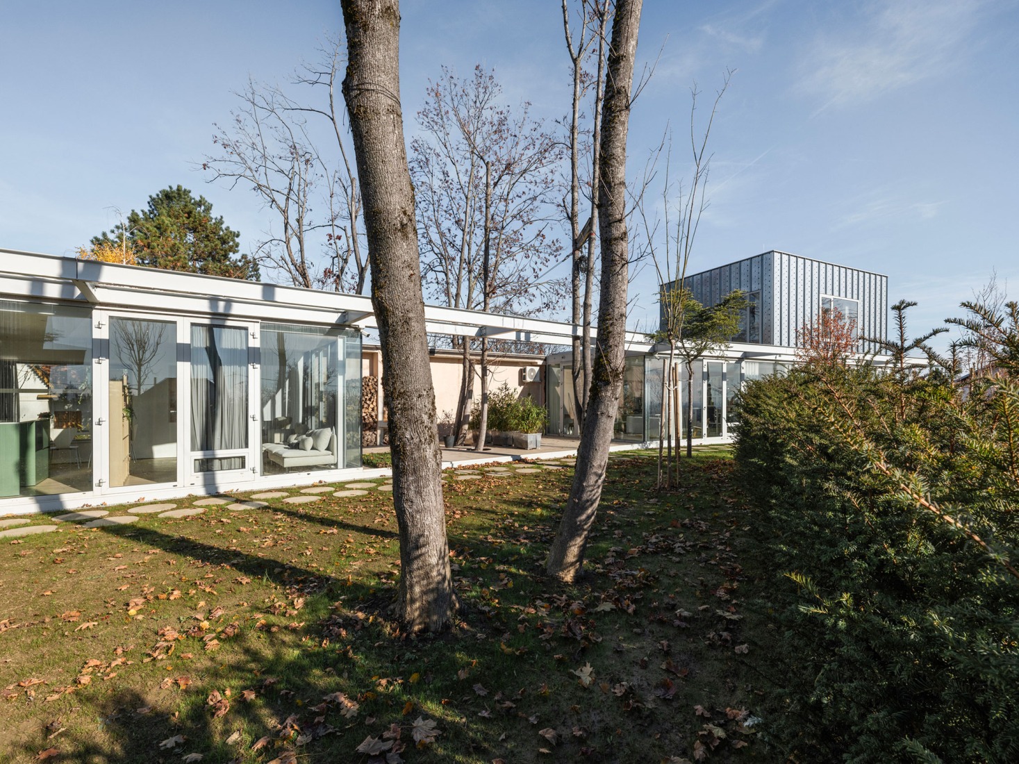 Double Villa Bukovac by njiric+ arhitekti. Photograph by Danijel Krznaric.
