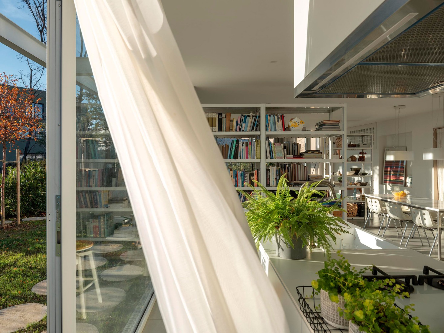 Double Villa Bukovac by njiric+ arhitekti. Photograph by Bosnic+Dorotic.