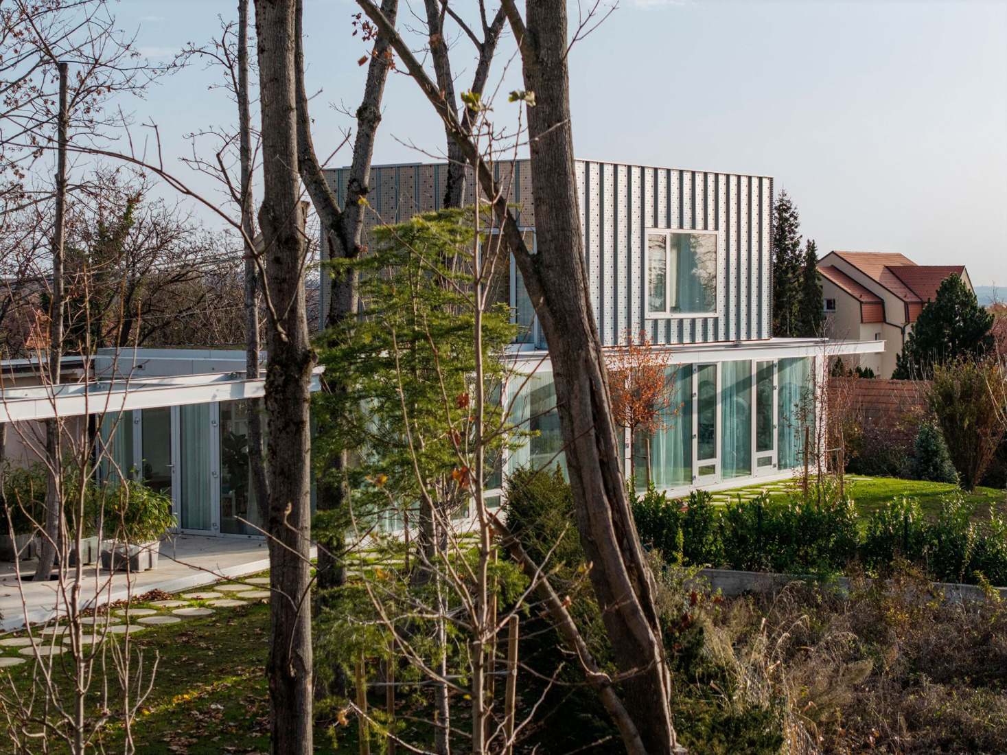 Double Villa Bukovac by njiric+ arhitekti. Photograph by Bosnic+Dorotic.