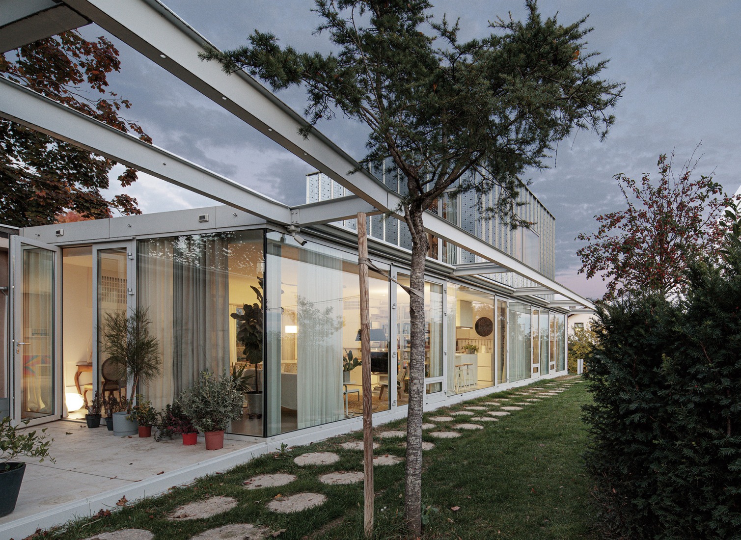 Double Villa Bukovac by njiric+ arhitekti. Photograph by Jure Zivkovic.