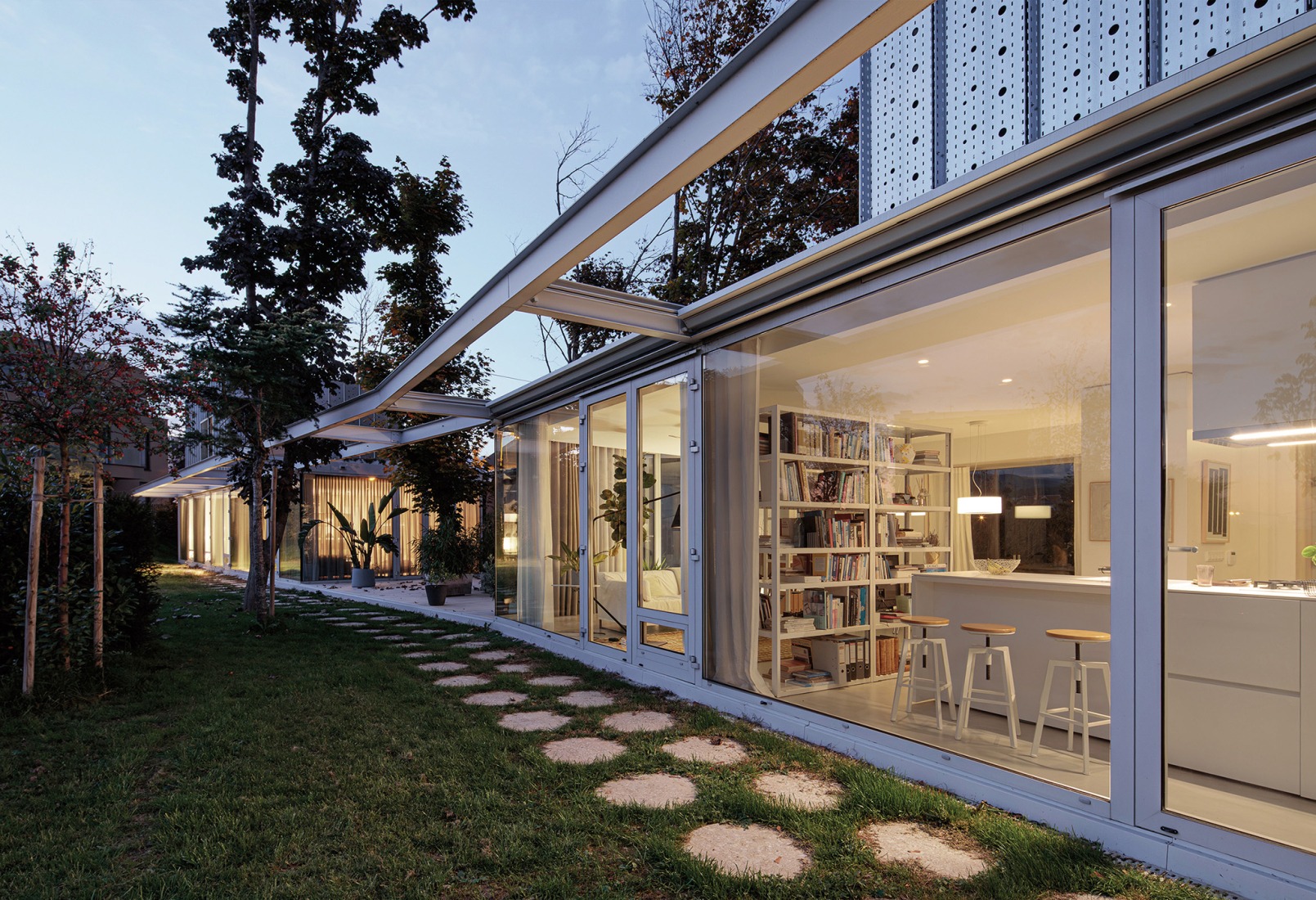 Double Villa Bukovac by njiric+ arhitekti. Photograph by Jure Zivkovic.