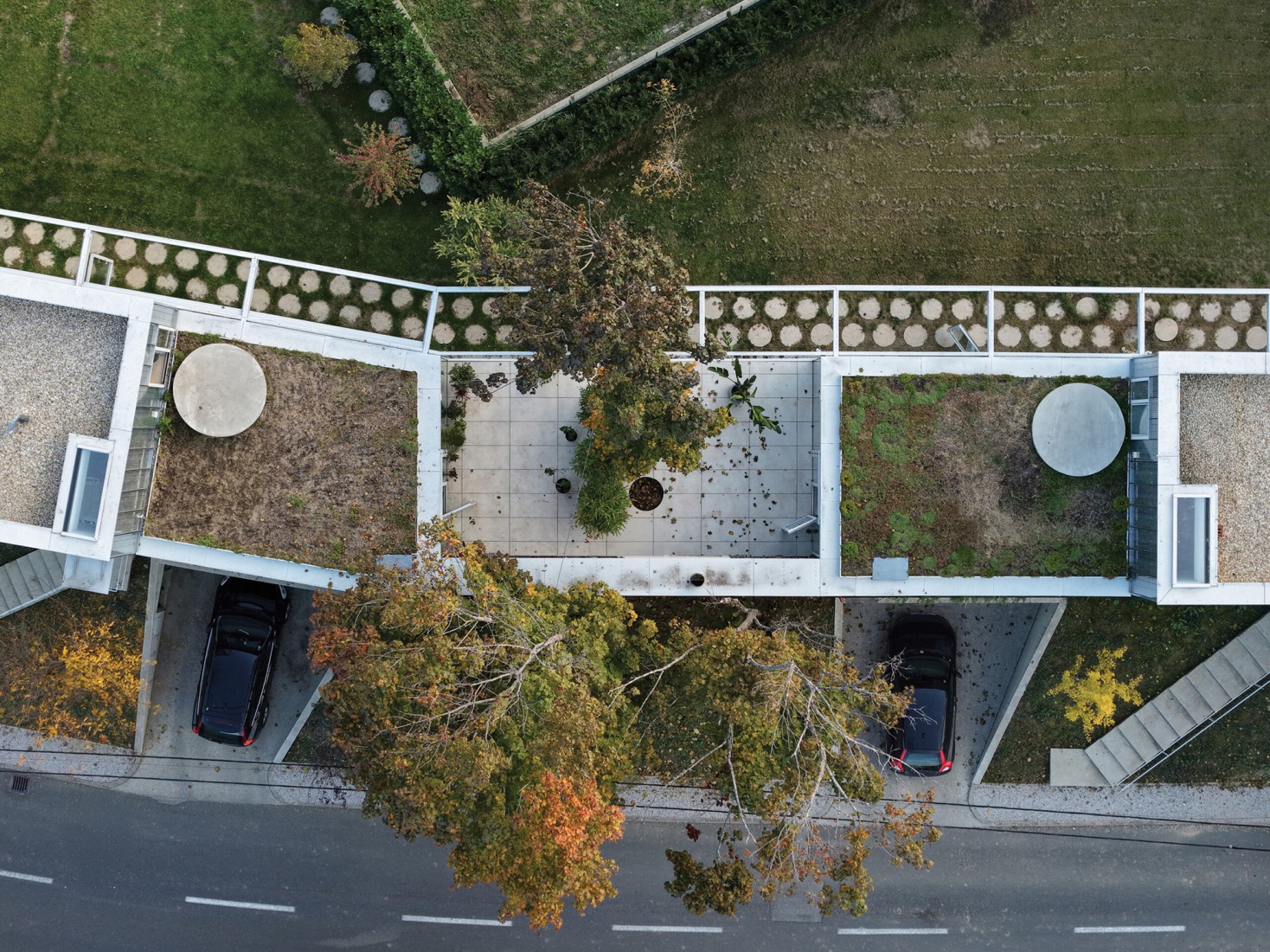 Double Villa Bukovac by njiric+ arhitekti. Photograph by Jure Zivkovic.