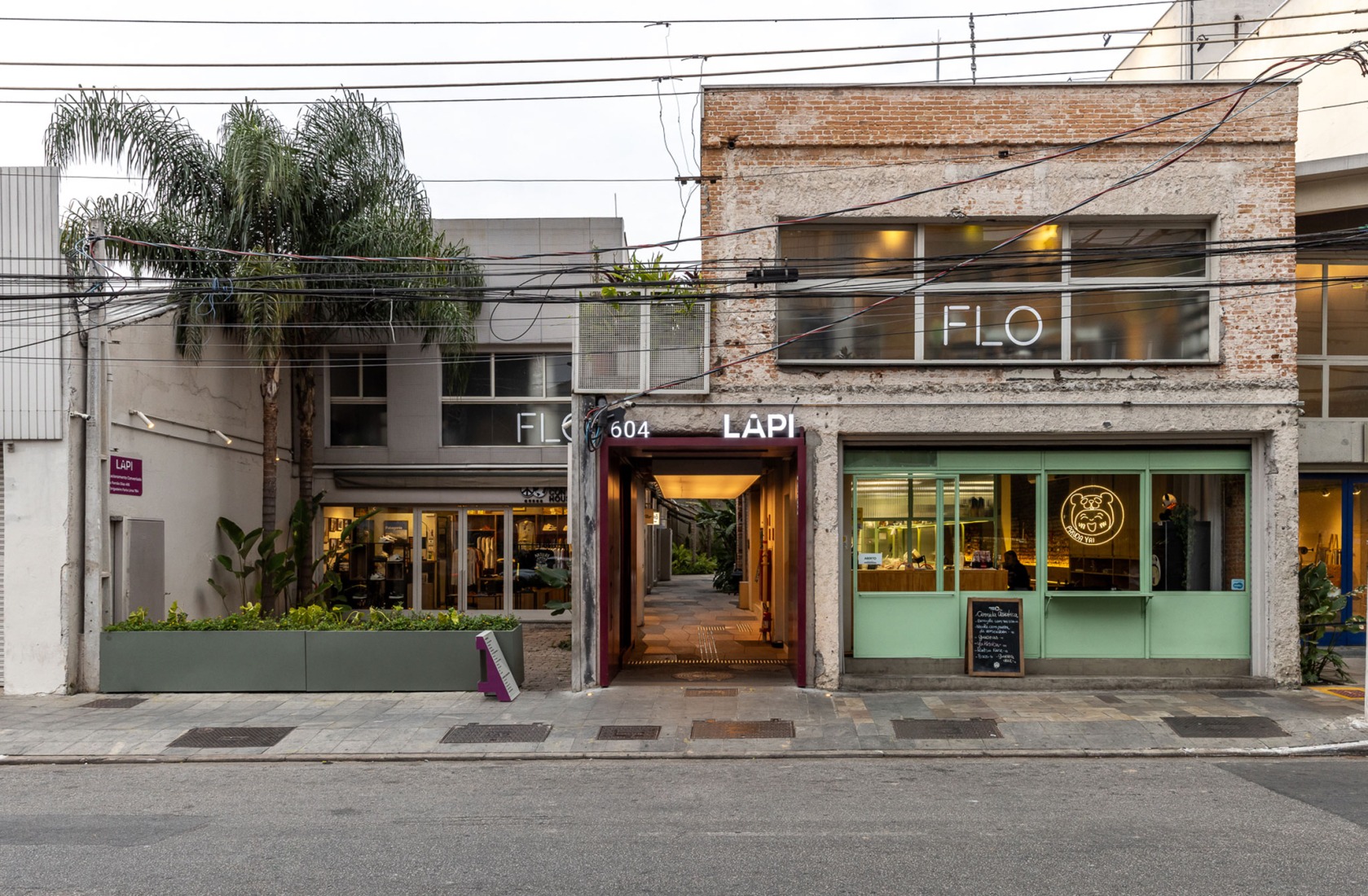 ViaFoto by Superlimão. Photograph by Maira Acayaba.