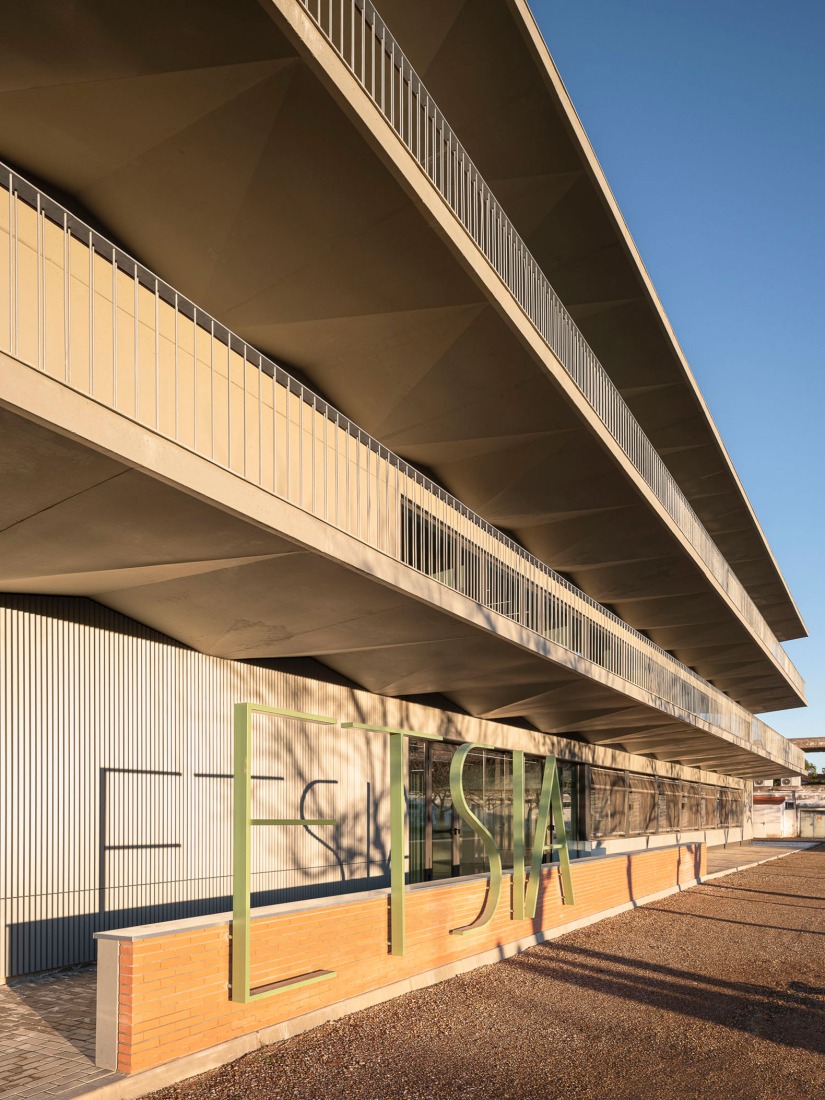 Expansion and renovation of the ETSIA of the Universidad de Sevilla by Estudio Carbajal. Photograph by Fernando Alda.