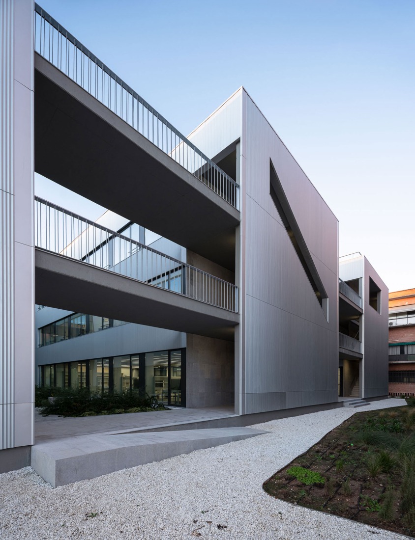 Expansion and renovation of the ETSIA of the Universidad de Sevilla by Estudio Carbajal. Photograph by Fernando Alda.