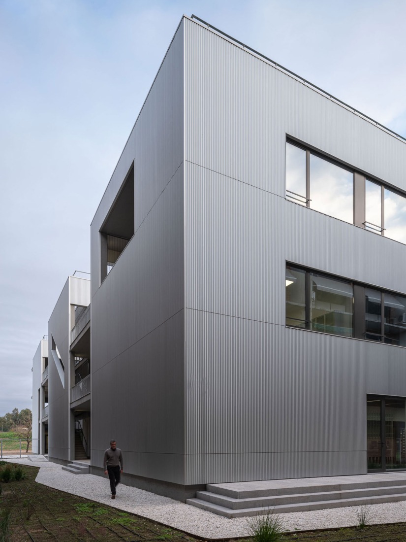 Expansion and renovation of the ETSIA of the Universidad de Sevilla by Estudio Carbajal. Photograph by Fernando Alda.