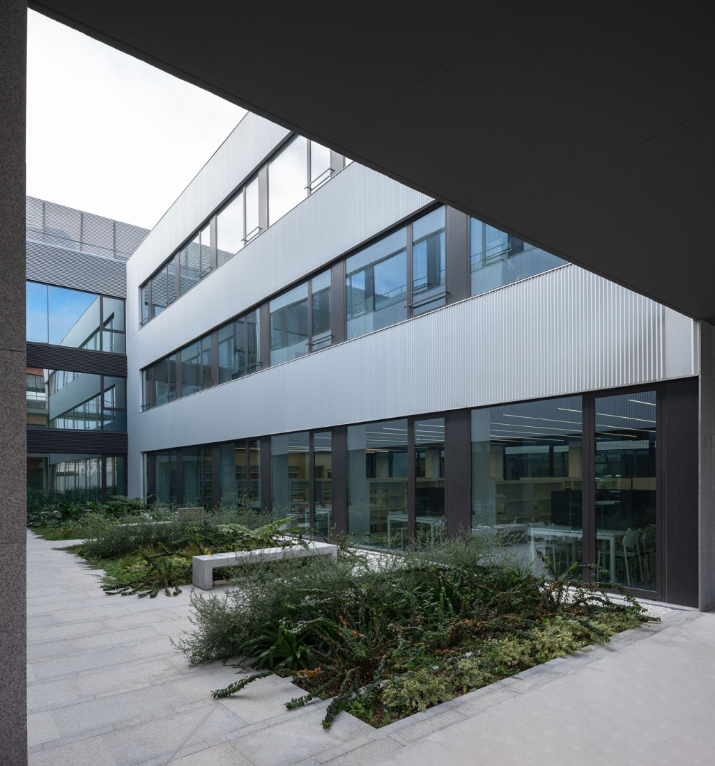 Expansion and renovation of the ETSIA of the Universidad de Sevilla by Estudio Carbajal. Photograph by Fernando Alda.