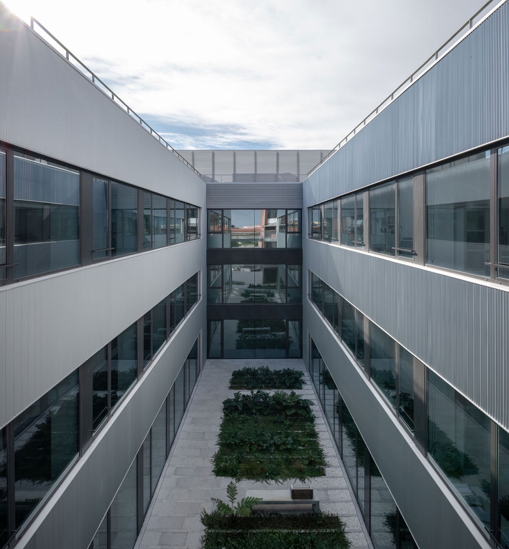 Expansion and renovation of the ETSIA of the Universidad de Sevilla by Estudio Carbajal. Photograph by Fernando Alda.