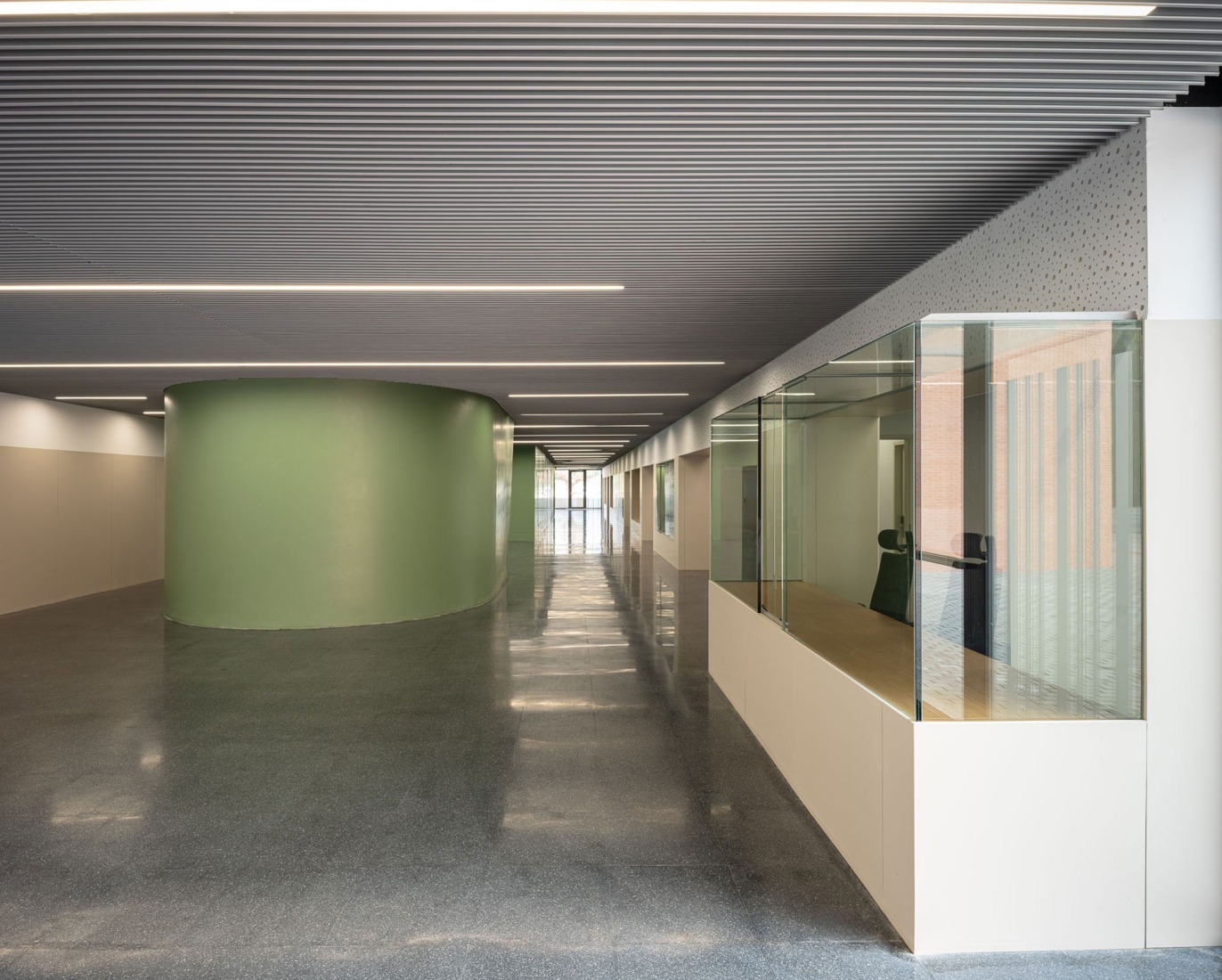 Expansion and renovation of the ETSIA of the Universidad de Sevilla by Estudio Carbajal. Photograph by Fernando Alda.