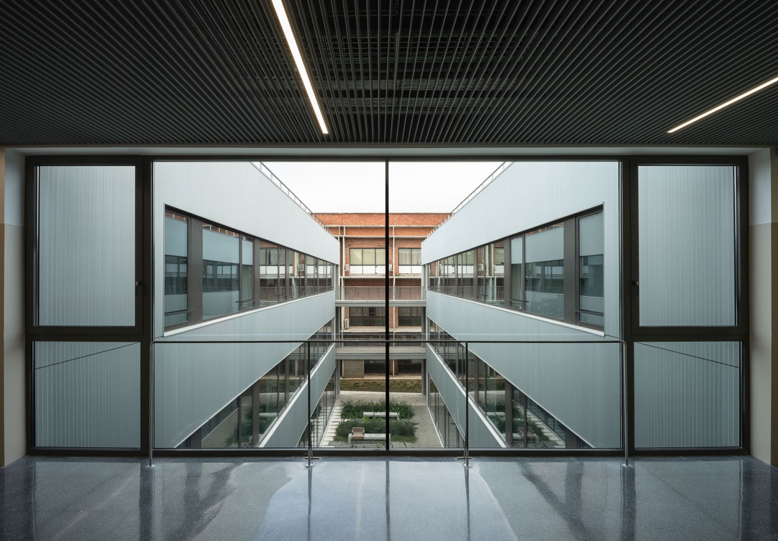 Expansion and renovation of the ETSIA of the Universidad de Sevilla by Estudio Carbajal. Photograph by Fernando Alda.