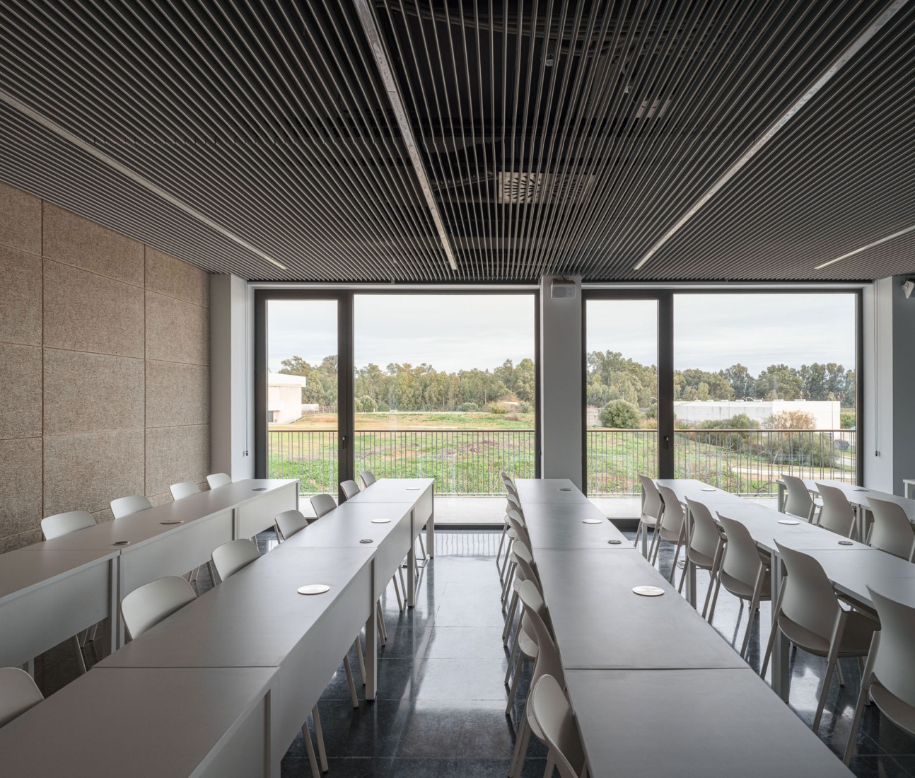 Expansion and renovation of the ETSIA of the Universidad de Sevilla by Estudio Carbajal. Photograph by Fernando Alda.