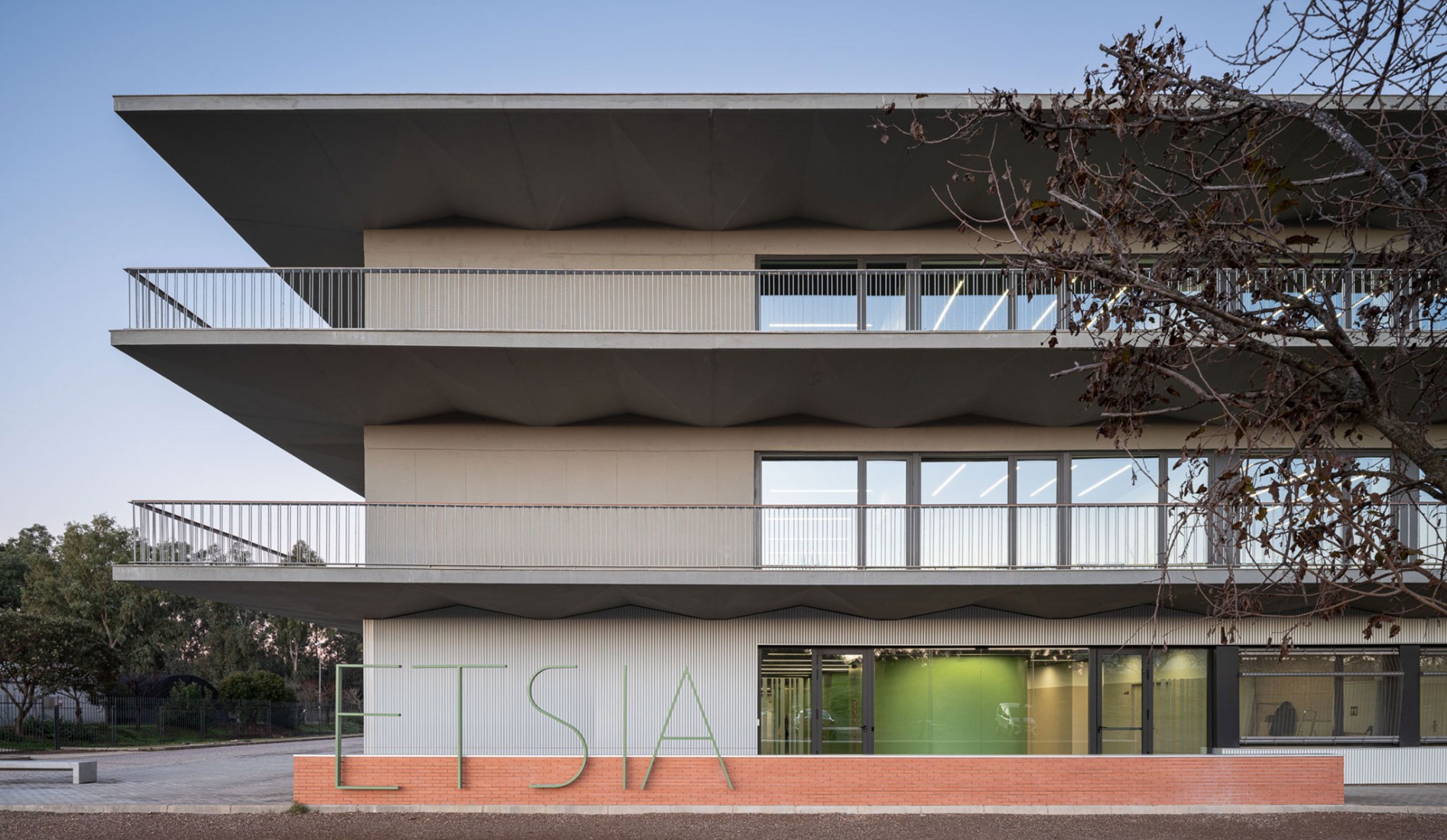 Expansion and renovation of the ETSIA of the Universidad de Sevilla by Estudio Carbajal. Photograph by Fernando Alda.