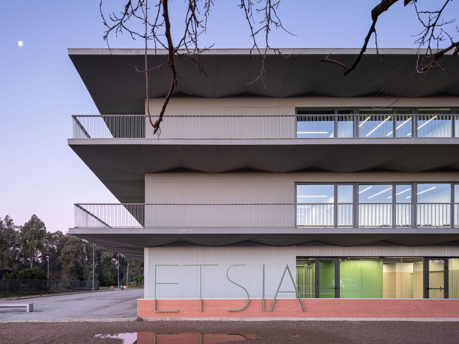 Expansion and renovation of the ETSIA of the Universidad de Sevilla by Estudio Carbajal. Photograph by Fernando Alda.