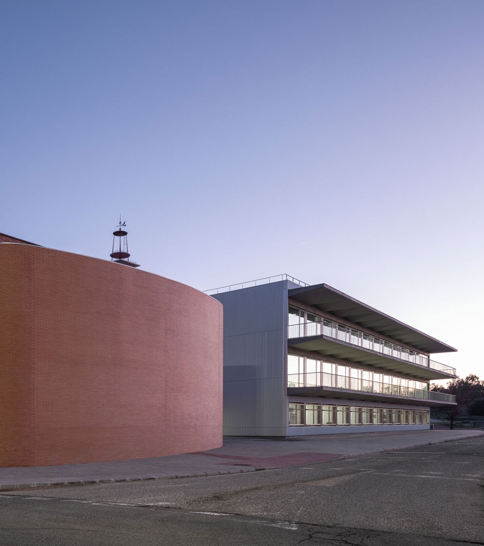 Expansion and renovation of the ETSIA of the Universidad de Sevilla by Estudio Carbajal. Photograph by Fernando Alda.