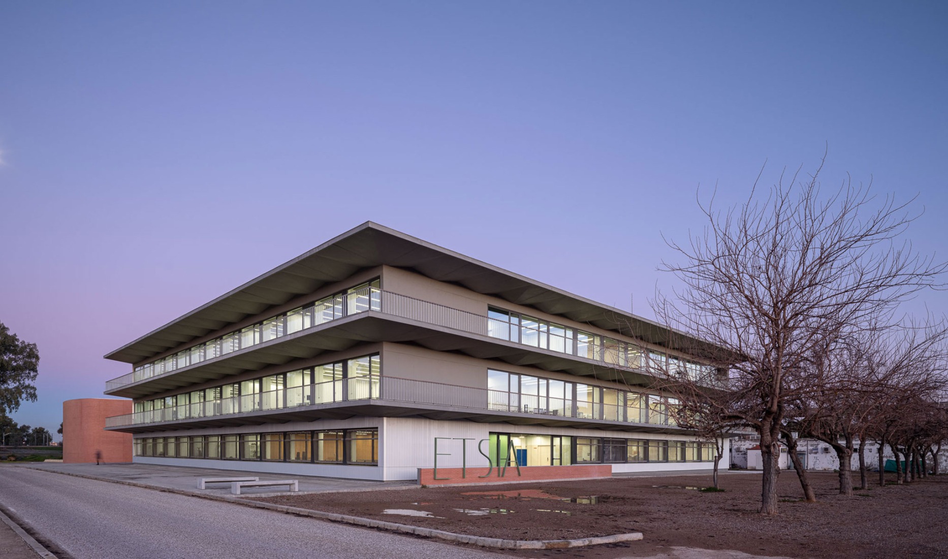 Expansion and renovation of the ETSIA of the Universidad de Sevilla by Estudio Carbajal. Photograph by Fernando Alda.