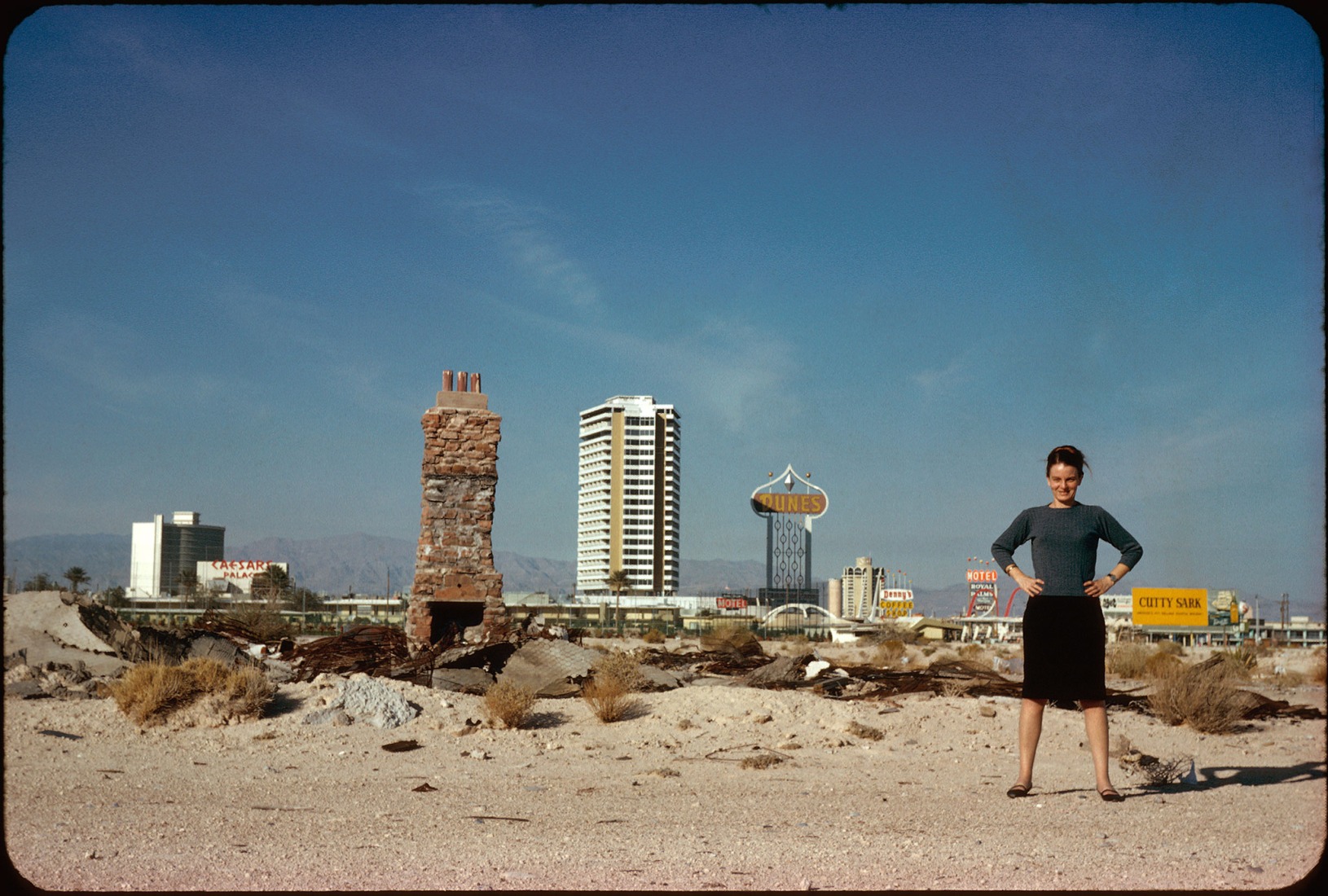 Scott Brown outside Las Vegas in 1966, photograph from the Archives of Robert Venturi and Denise Scott Brown. Denise Scott Brown photographed by Frank Hanswijk.