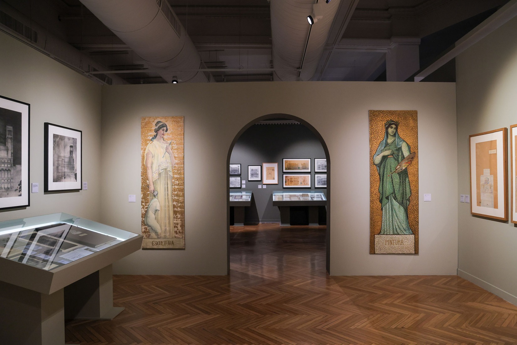 «La Casa de las Artes. Abierta desde 1926». Exposición en El Círculo de Bellas Artes. Fotografía por Miguel Balbuena.