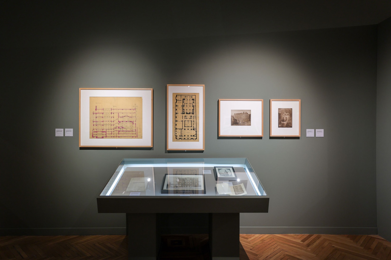 «La Casa de las Artes. Abierta desde 1926». Exposición en El Círculo de Bellas Artes. Fotografía por Miguel Balbuena.