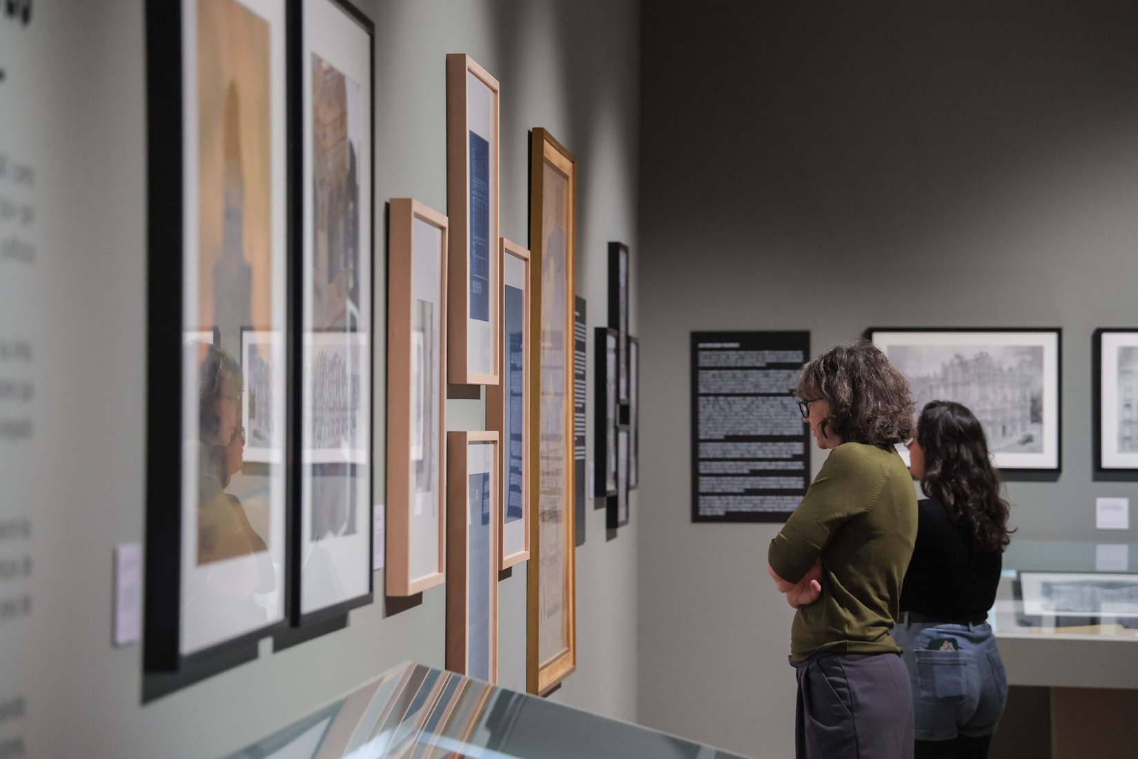 «La Casa de las Artes. Abierta desde 1926». Exposición en El Círculo de Bellas Artes. Fotografía por Miguel Balbuena.