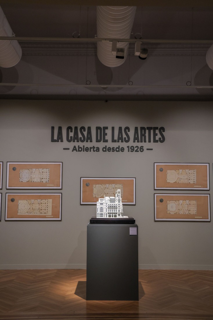«La Casa de las Artes. Abierta desde 1926». Exposición en El Círculo de Bellas Artes. Fotografía por Miguel Balbuena.