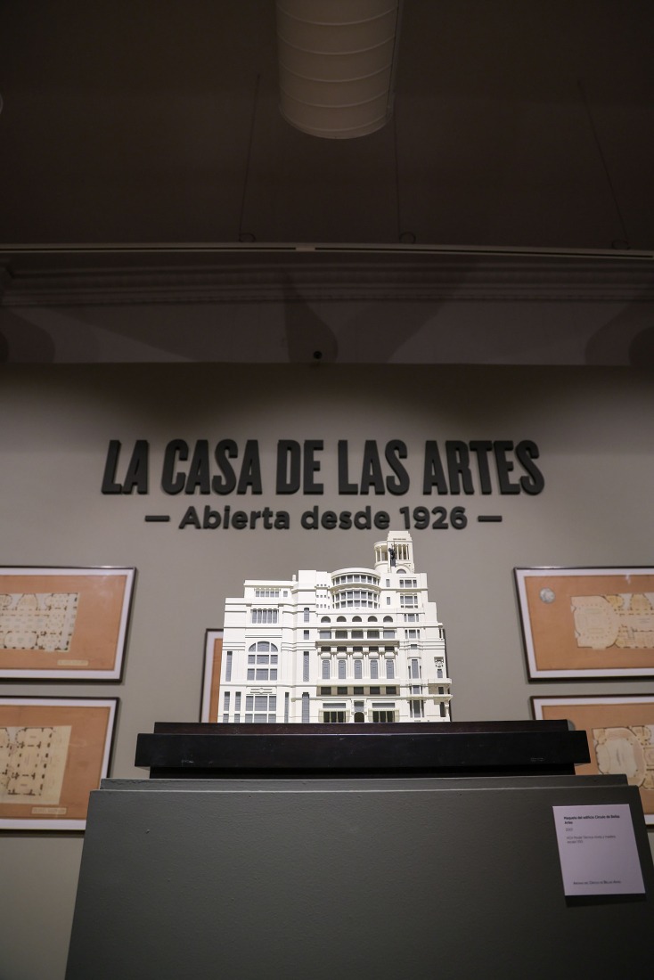 «La Casa de las Artes. Abierta desde 1926». Exposición en El Círculo de Bellas Artes. Fotografía por Miguel Balbuena.