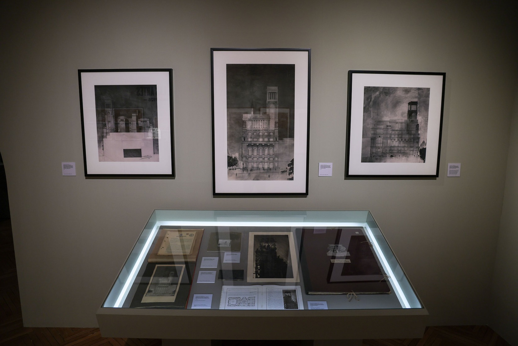 «La Casa de las Artes. Abierta desde 1926». Exposición en El Círculo de Bellas Artes. Fotografía por Miguel Balbuena.