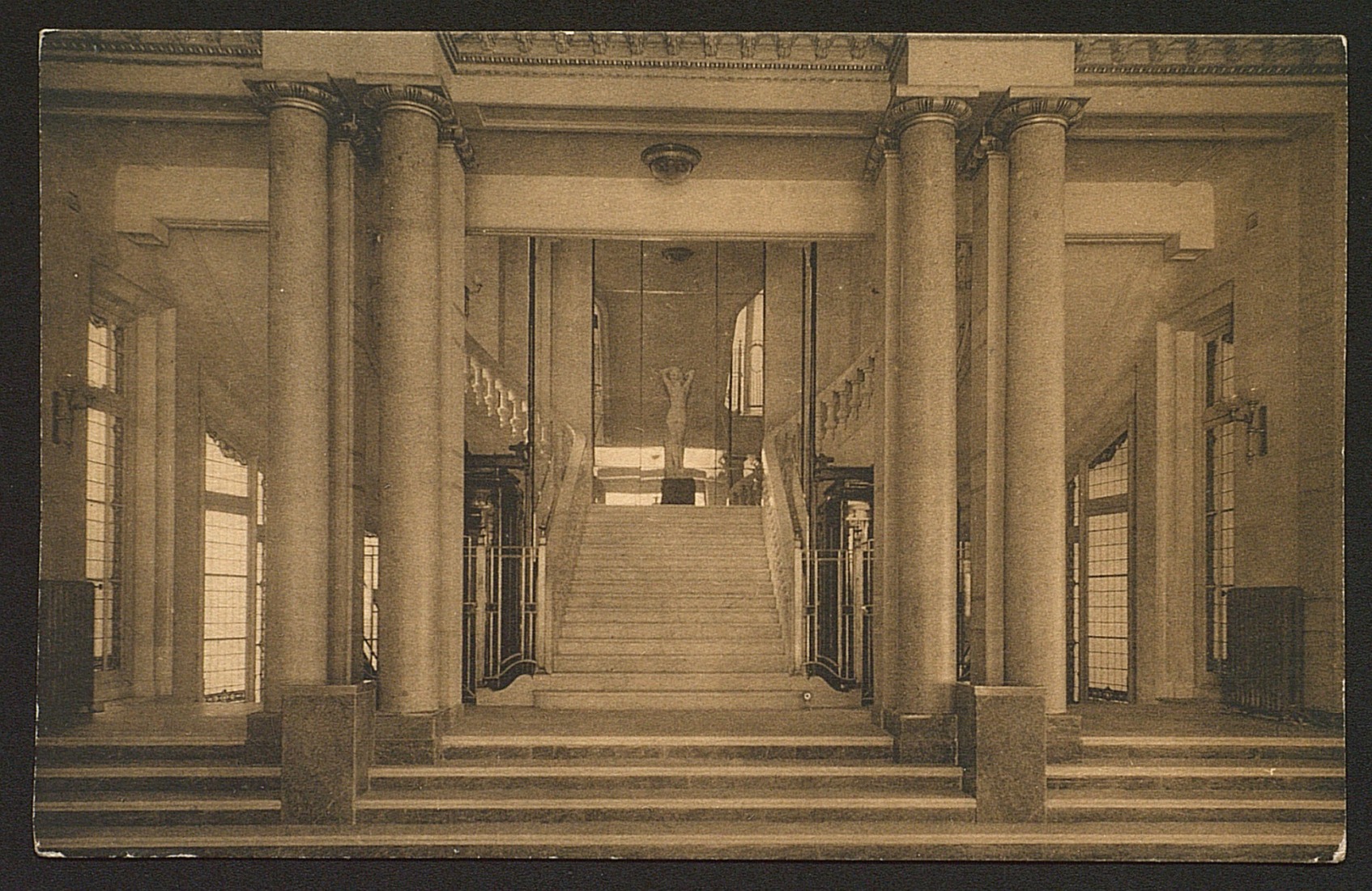 Imágenes postales del Círculo de Bellas Artes. Fototipia Hauser y Menet. Colección de tarjetas postales originales de época c.1927. Archivo del Círculo de Bellas Artes. 