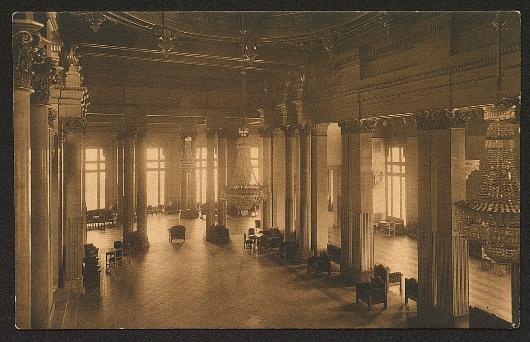 Imágenes postales del Círculo de Bellas Artes. Fototipia Hauser y Menet. Colección de tarjetas postales originales de época c.1927. Archivo del Círculo de Bellas Artes. 