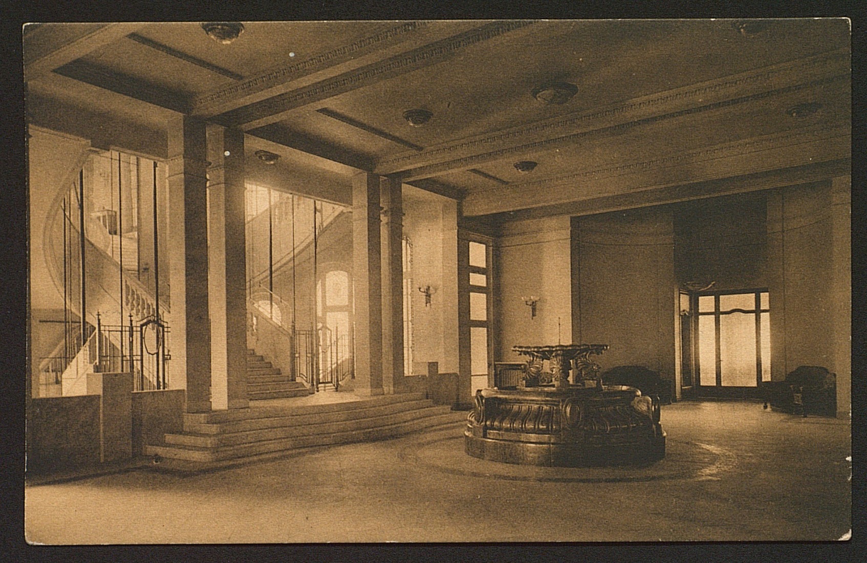 Imágenes postales del Círculo de Bellas Artes. Fototipia Hauser y Menet. Colección de tarjetas postales originales de época c.1927. Archivo del Círculo de Bellas Artes. 