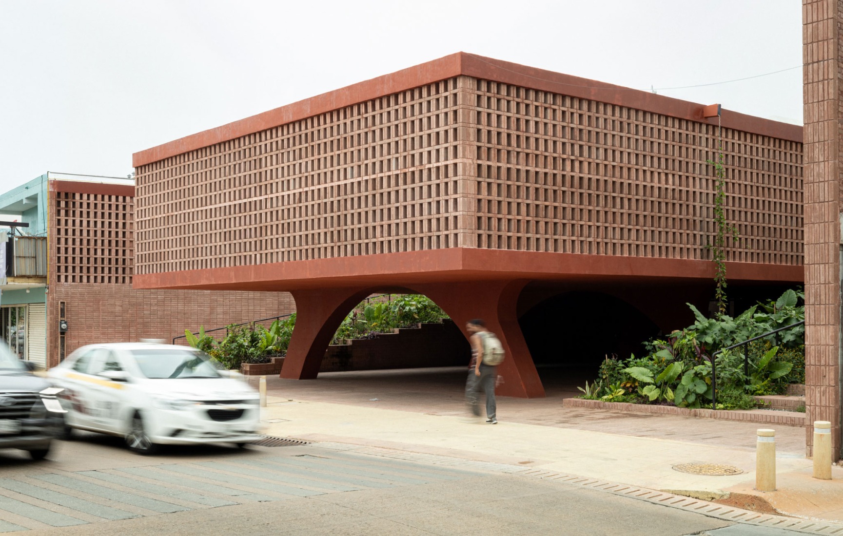 "La Cacaotera" Regional Museum by Laboratorio regional de arquitectura + Taller Mauricio Rocha + Samuele Xompero. Photograph by Miguel Cobos. 