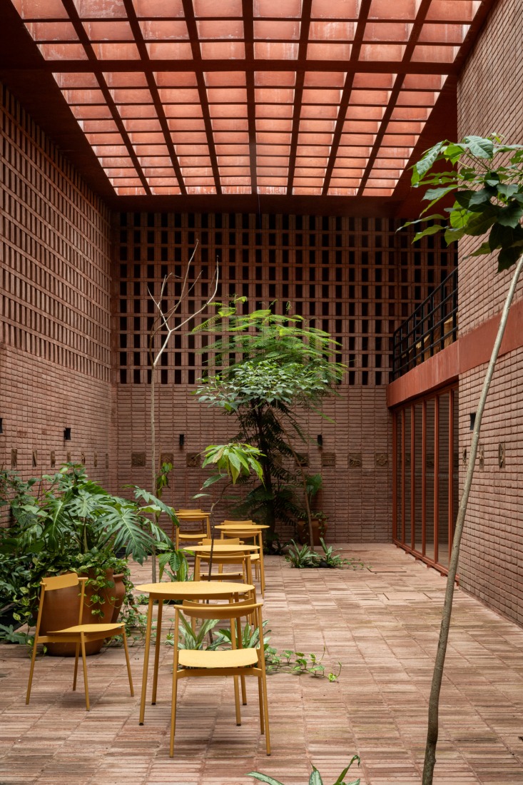 "La Cacaotera" Regional Museum by Laboratorio regional de arquitectura + Taller Mauricio Rocha + Samuele Xompero. Photograph by Miguel Cobos. 