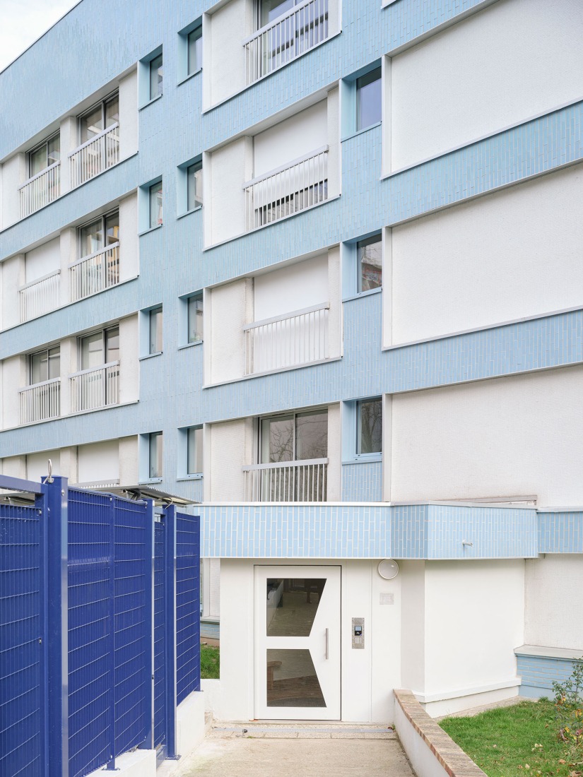 Thermal rehabilitation of a 49-unit apartment building by graal. Photograph by Giaime Meloni.